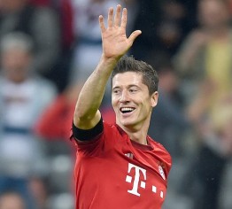 Robert Lewandowski kommt gleich 5 mal hintereinander!
