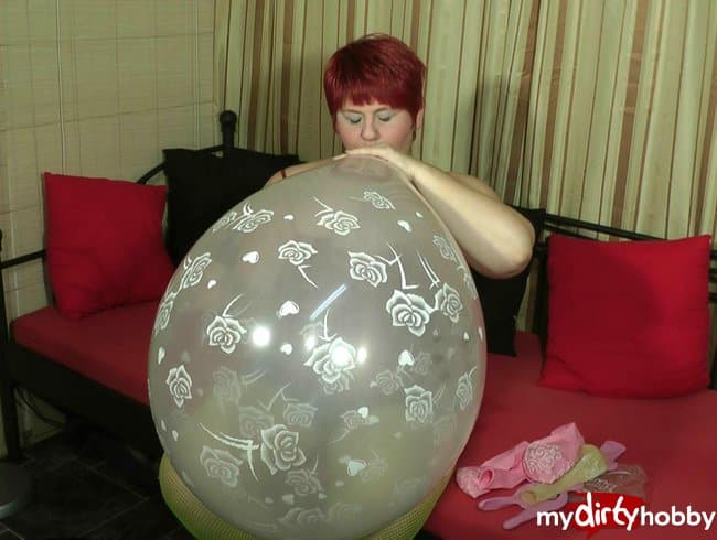 Grossen transparenter Ballon geblasen bis...