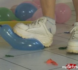 Schuhe und Ballons