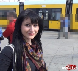 18j Spermaschlampe direkt am Alex gebangt