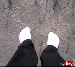 Weiße Sneaker Socken im Auto ** Pedal PUmping **
