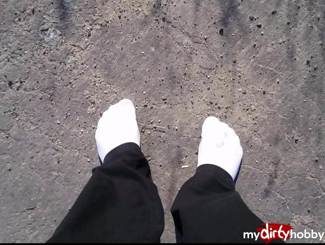 Weiße Sneaker Socken im Auto ** Pedal PUmping **