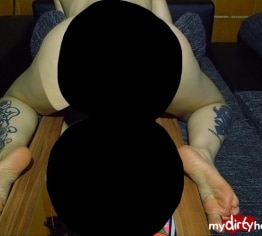 Rosa Saugdildo gefickt