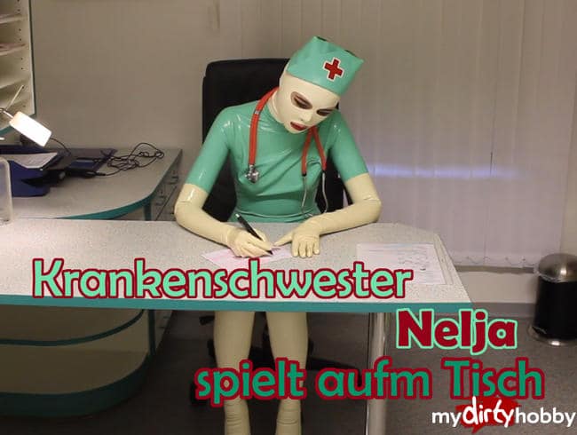 Krankenschwester Nelja spielt aufm Tisch ;)