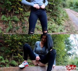 Mega Piss beim Waldspaziergang mit meinem Freund