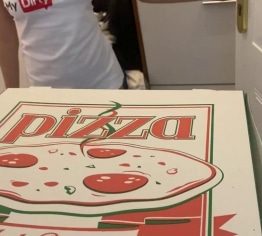 Leckere Pizza gegen geilen Sex?