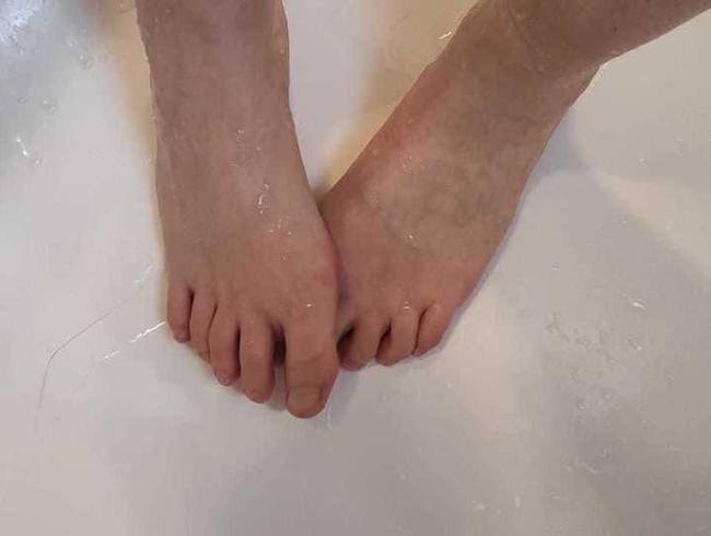 Dreckige Füße Waschen