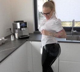 Spermageile LATEX BÜROSCHLAME | Doggy FICK mit XXL Facial