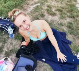 Outdoorpissvideo - der Heuballen musste dran glauben ;)