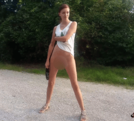 Mitten am Parkplatz gepisst