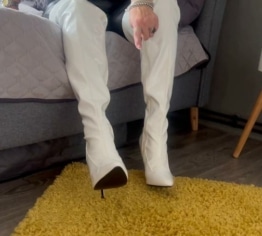Sklave komm! Leck mir die Stiefel