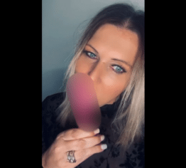 Smoking Milf und Dildo