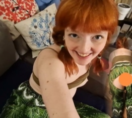 POV - Du erwischst mich beim Yoga in einer Hose mit Loch