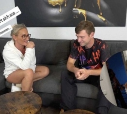 Nachbars Nerd Junger sperrt sich aus !!! Sex-Nachhilfe Angebot angenommen !!!!