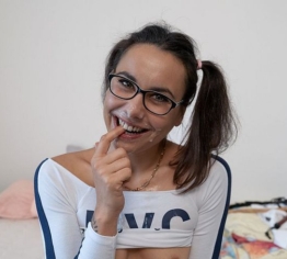 SCHULMÄDCHEN (18 +)! TOTAL ZERSTÖRT – DOPPEL-VAGINAL + DP-ANAL-PENETRATION + HEFTIGES SANDWICH!