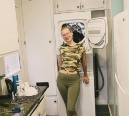 2 Cumshots! Notgeile Hausfrau bekommt Hilfe vom Nachbarn