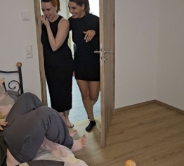 WTF! Wer WICHST da heimlich in der Wohnung meiner Freundin? GRUPPENSEX ESKALATION!
