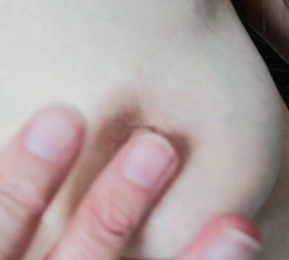 Geile Nippelspiele...ich verwöhne meine Titten und besonders die Nippel
