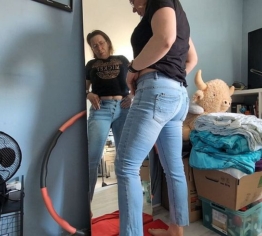 Jeans Piss vorm Spiegel .