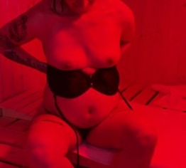 Privat Sauna ich ziehe mich aus für dich