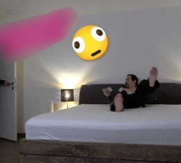 Wichser in MEINEM BETT erwischt! Neue WG Mitbewohner Erwischt!!!